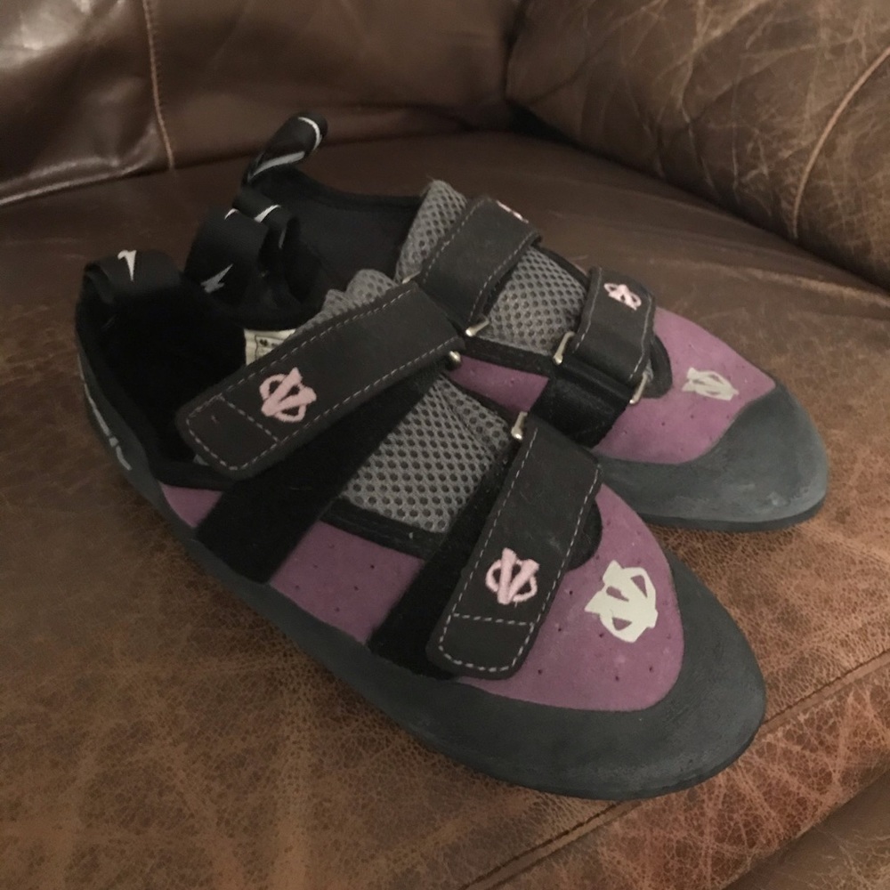 Evolv climbing shoes- women’s 7